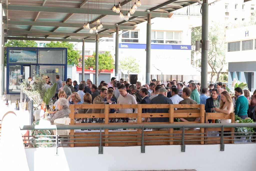 Bodegueros, restaurantes invitados y productores de todas las comarcas de malaga han querido acompañarnos en arabokaPlaza para compartir y dar a conocer sus productos a los invitados de la Sociedad Gastronomica araboka